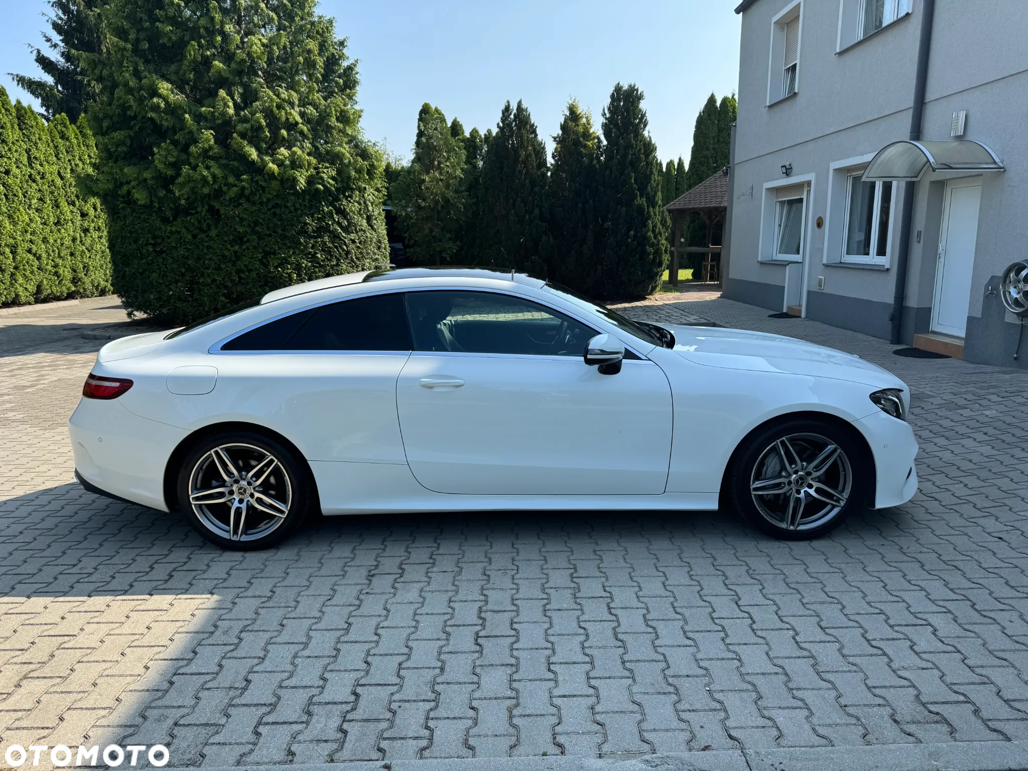 Mercedes-Benz Klasa E 220 d Coupe 9G-TRONIC - 23