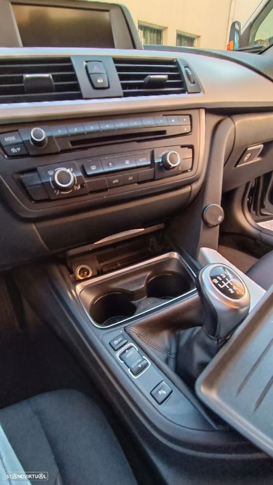 BMW 318 d - 16