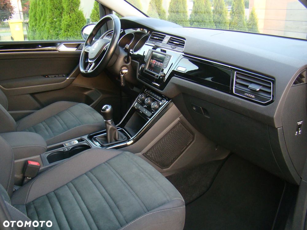Volkswagen Touran 2.0 TDI SCR Highline - 33