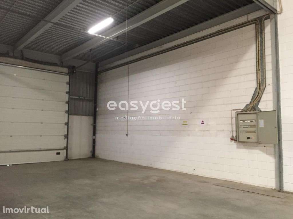 Nave em saída de Alverca para comércio e serviços, tipo industrial - Grande imagem: 5/18