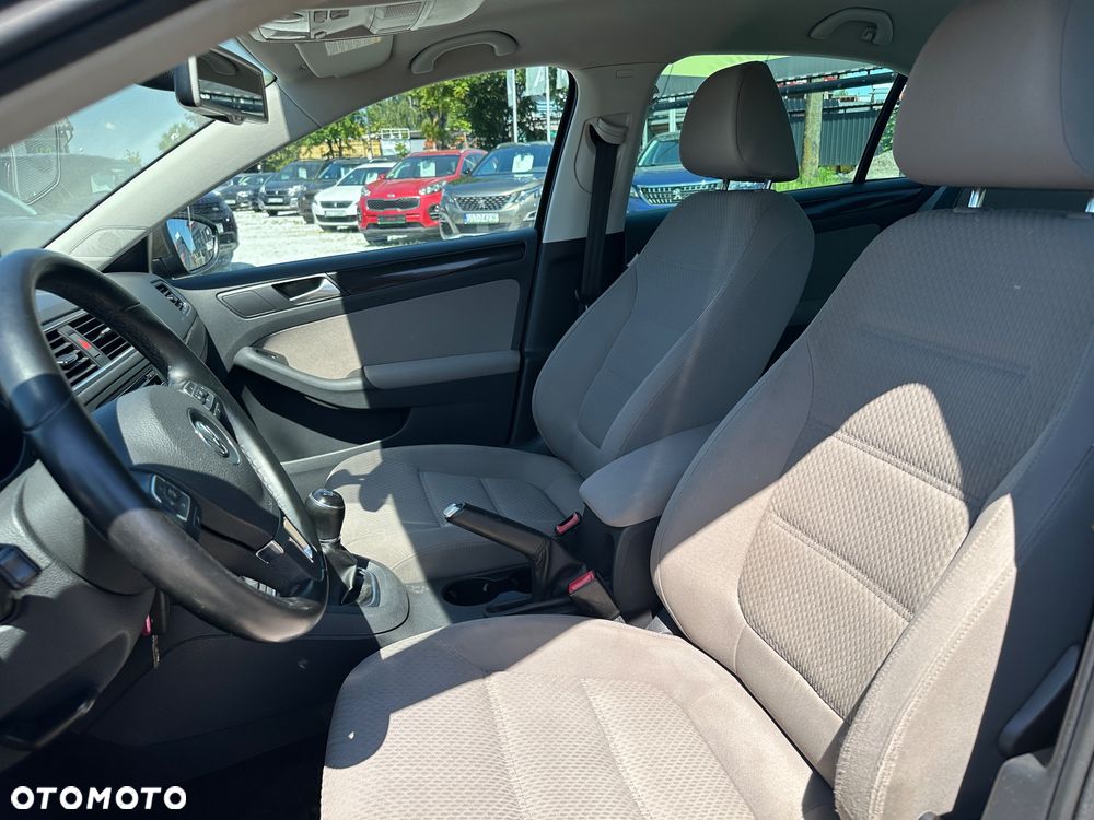 Volkswagen Jetta 1.6 TDI Blue Motion Technology Life - 11