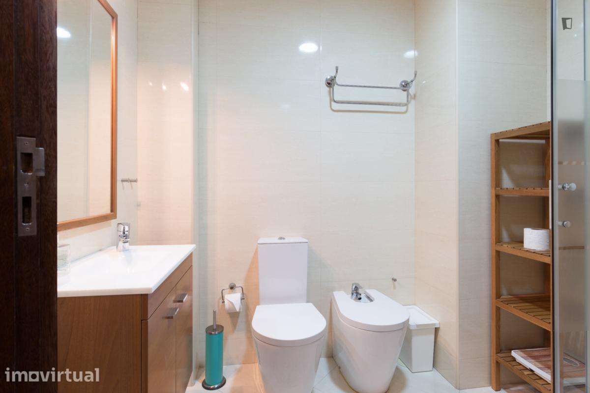 Quarto - localizado em Miragaia Porto - Grande imagem: 4/15