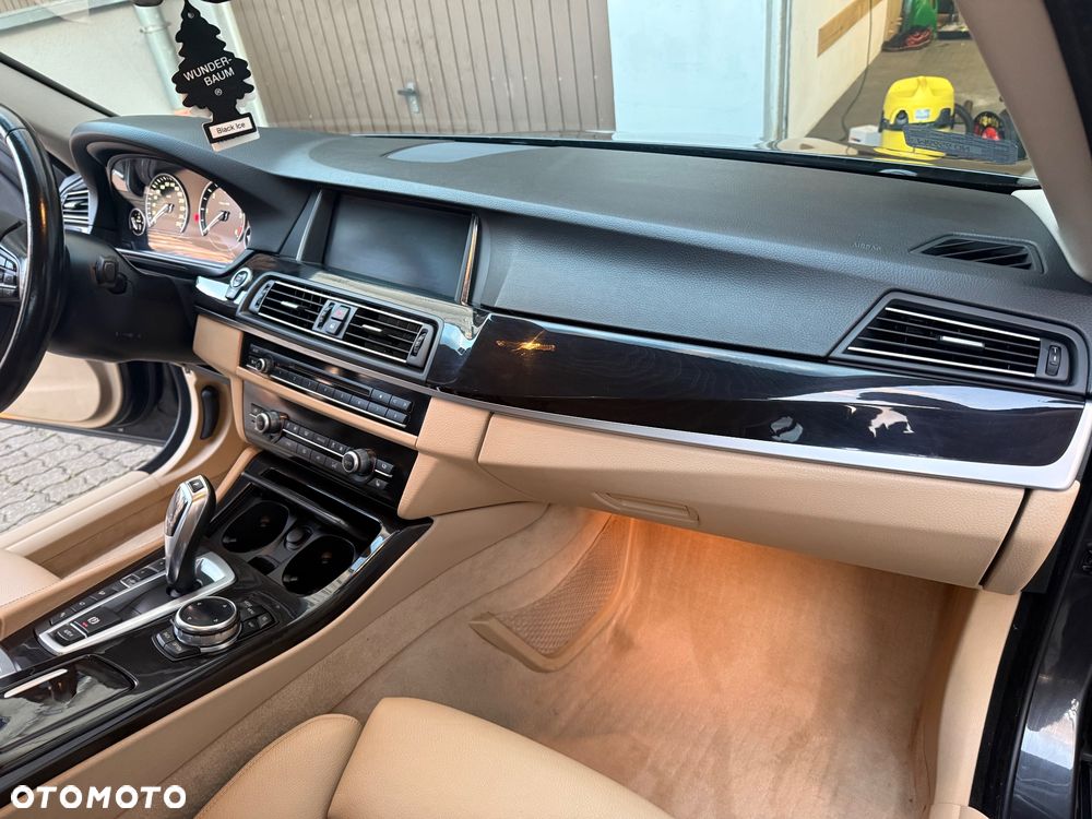 BMW Seria 5 520d xDrive - 13