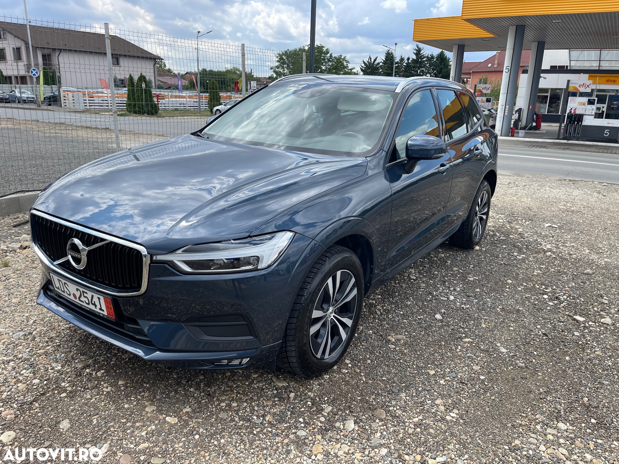 Volvo XC 60 B4 MHEV AT8 AWD Momentum Pro - 13