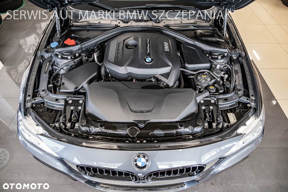 BMW Seria 3 330i M Sport - 32