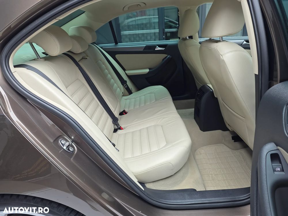 Volkswagen Jetta 2.0 TDI DSG Highline - 14