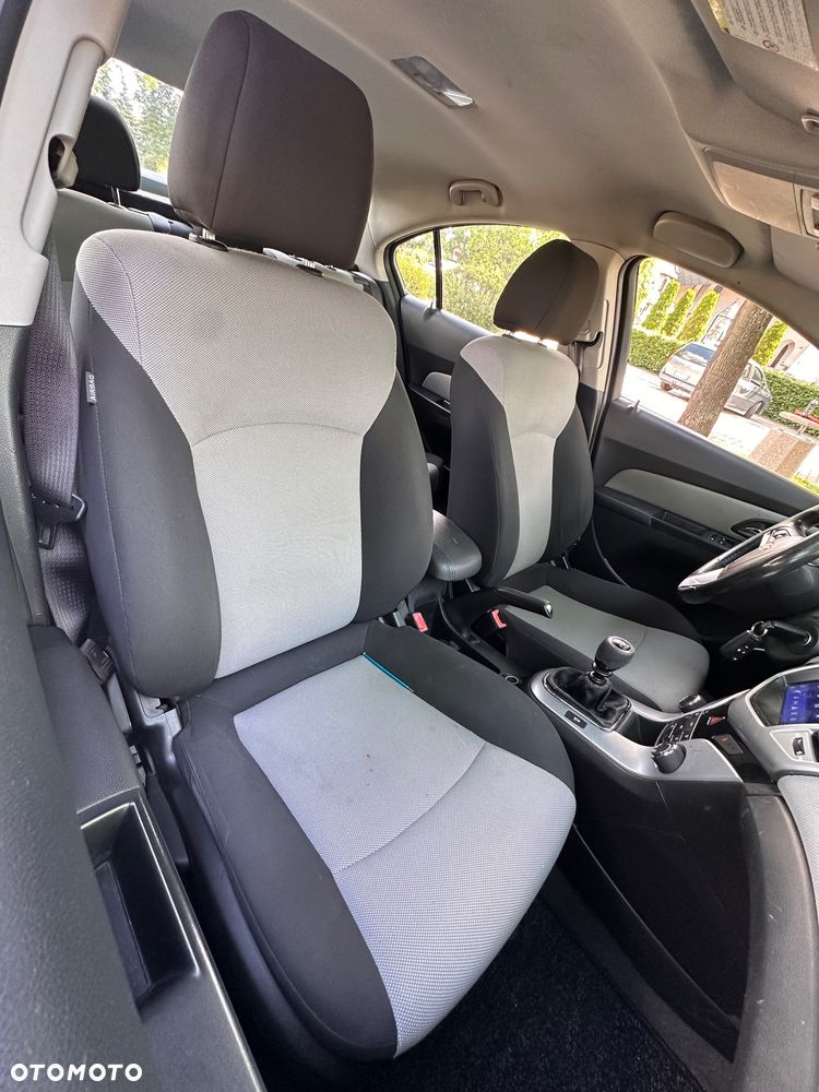 Chevrolet Cruze 1.8 LS+ - 23