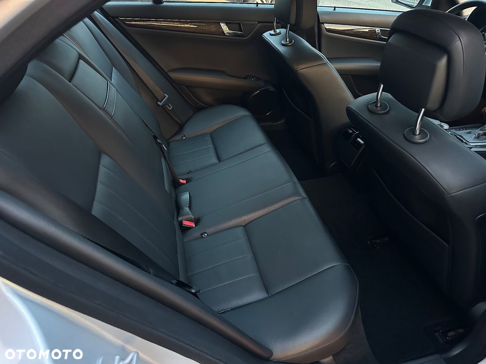 Mercedes-Benz Klasa C 320 CDI DPF 4Matic 7G-TRONIC Elegance - 15