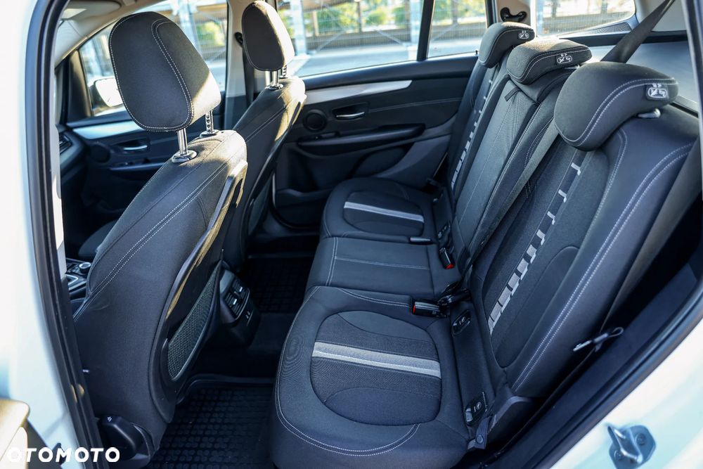 BMW Seria 2 218d - 12