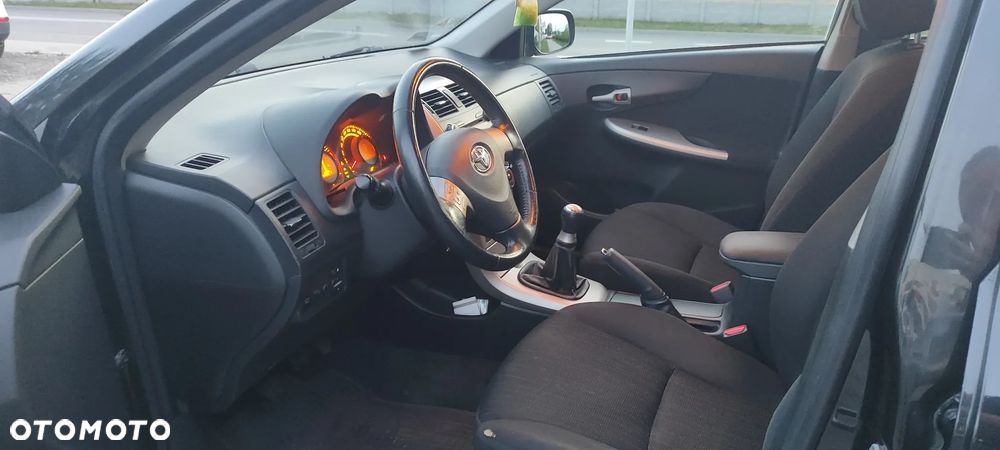 Toyota Corolla 1.6 VVT-i Luna - 11
