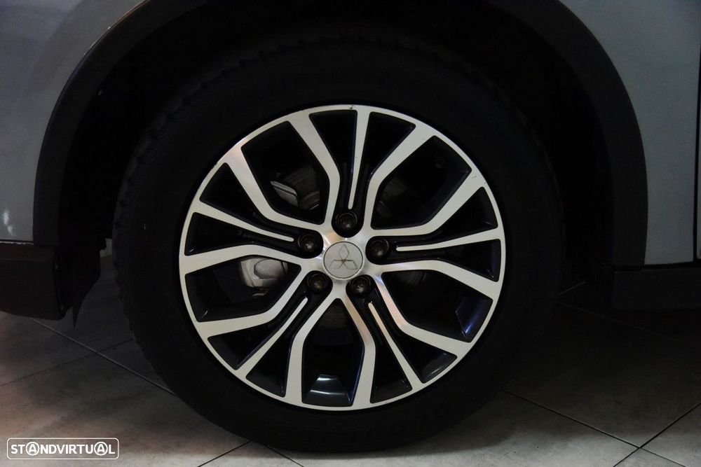 Mitsubishi Outlander 2.2 DI-D Intense - 10
