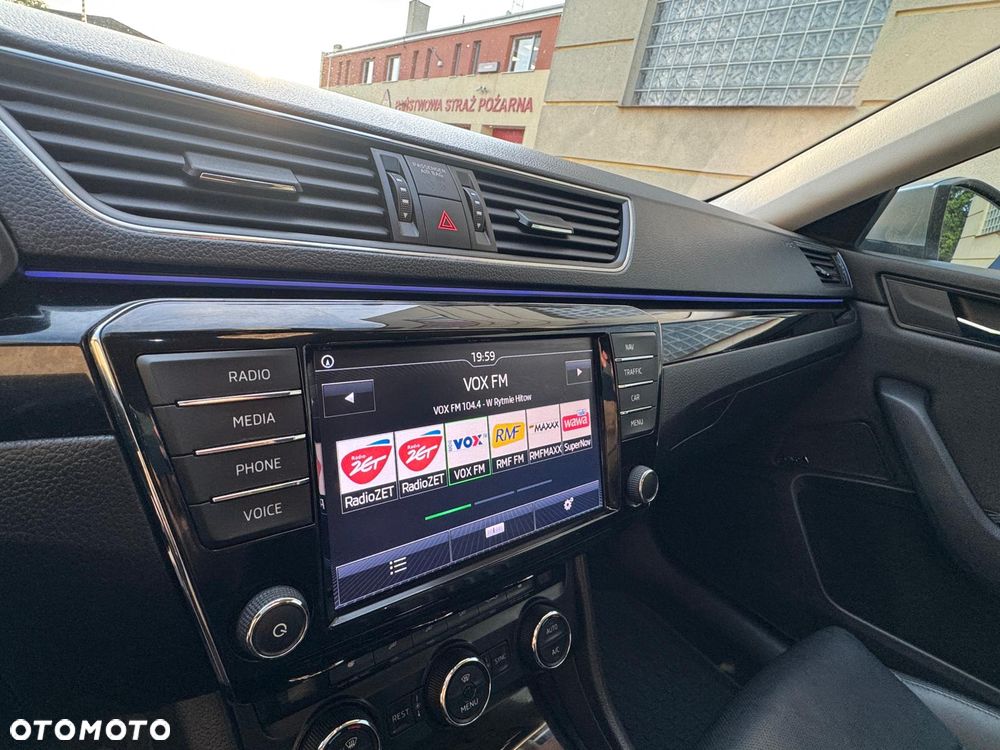 Skoda Superb 2.0 TDI L&K DSG - 11