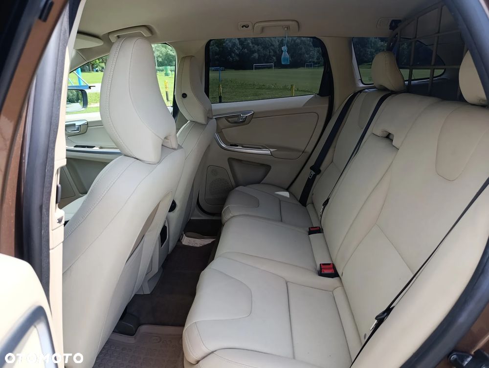 Volvo XC 60 2.4D Momentum - 13