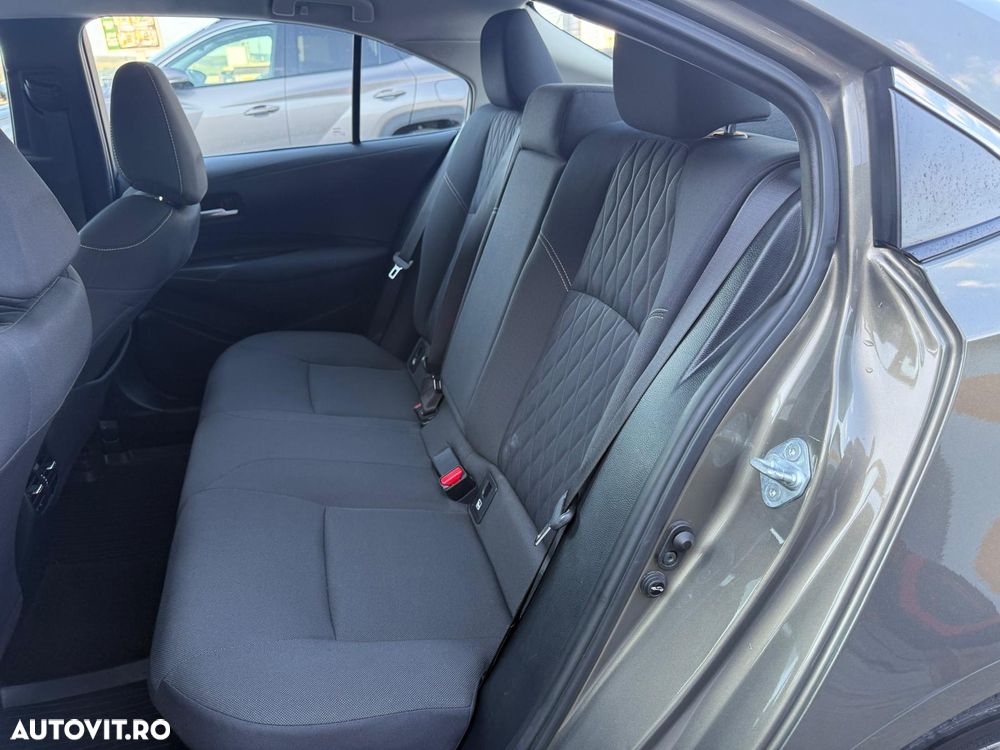 Toyota Corolla 1.8 HSD Business - 12