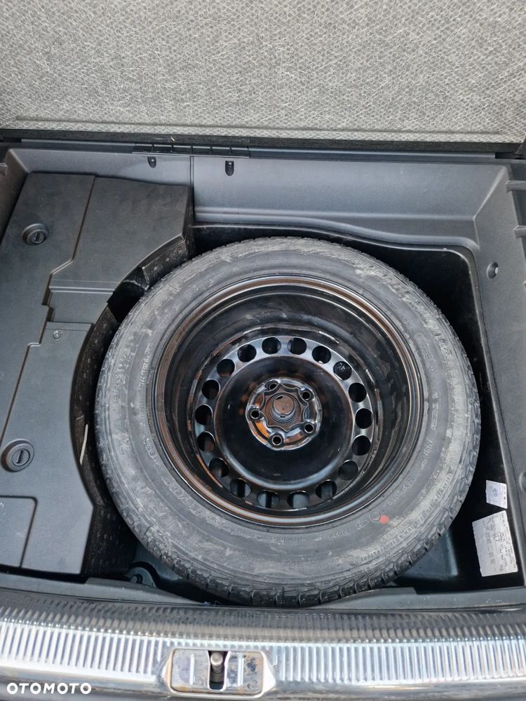 Volkswagen Passat 2.0 TDI Highline - 32