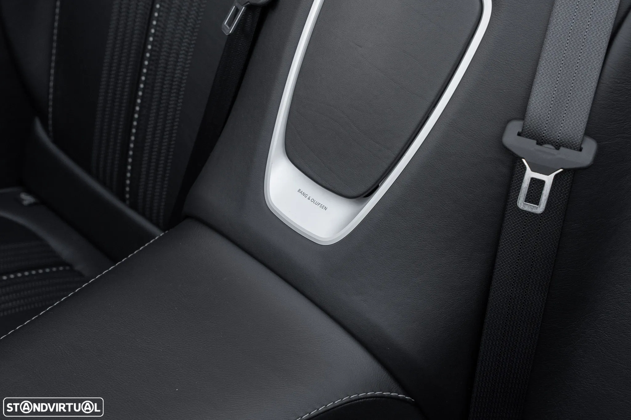 Aston Martin DB11 Volante V8 Auto - 18