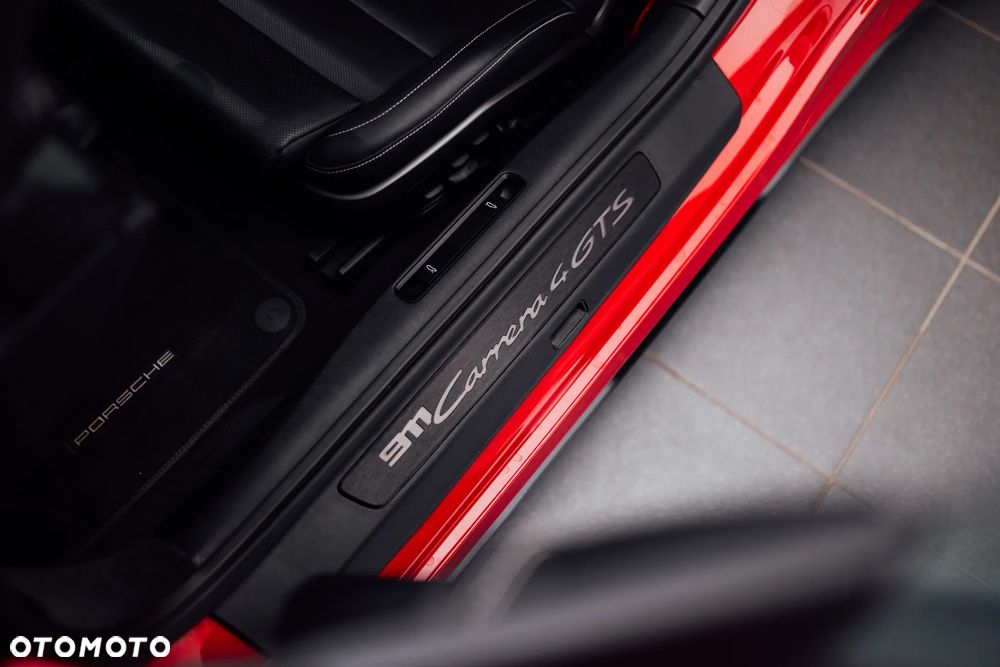 Porsche 911 Carrera 4 GTS - 27