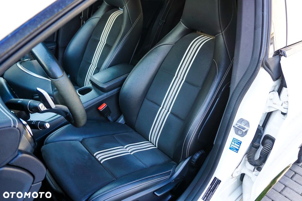 Mercedes-Benz CLA 200 7G-DCT Edition 1 - 24