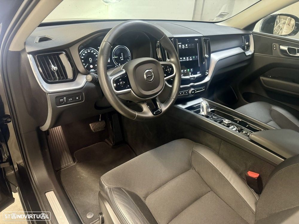 Volvo XC 60 2.0 T8 PHEV R-Design AWD - 24