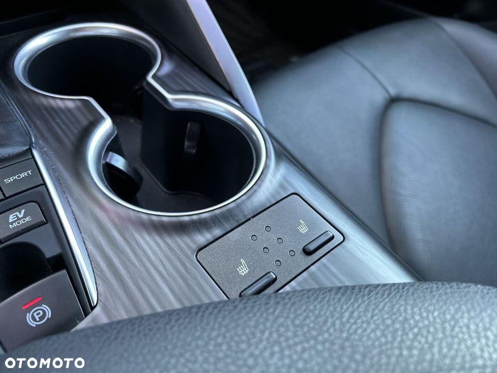 Toyota Camry 2.5 Hybrid Executive CVT - 21