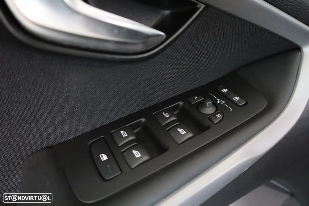 Volvo V40 2.0 D3 Momentum - 30