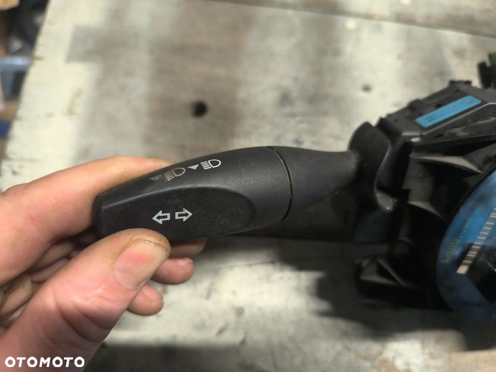 ford fiesta MK6 kierownica skóra przełączniki zespolone - 12