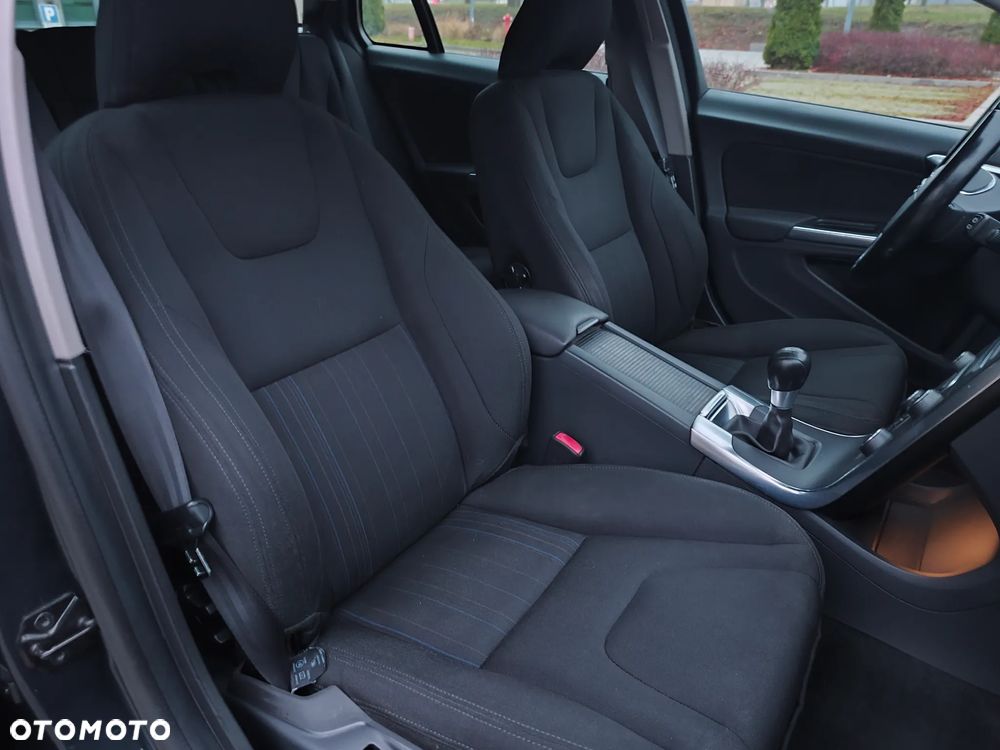 Volvo V60 D2 Momentum - 8