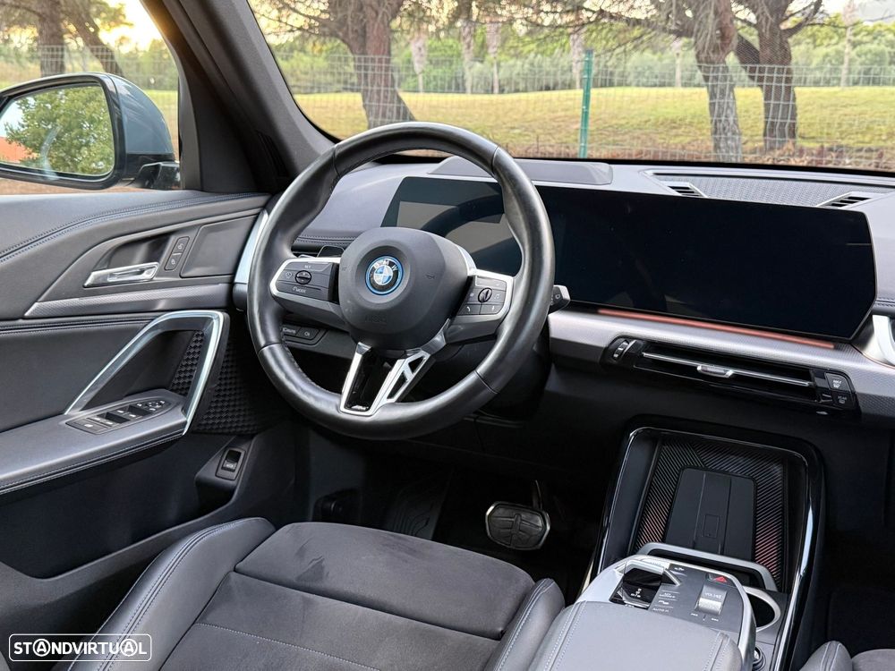 BMW iX1 eDrive20 Pack Desportivo M - 25
