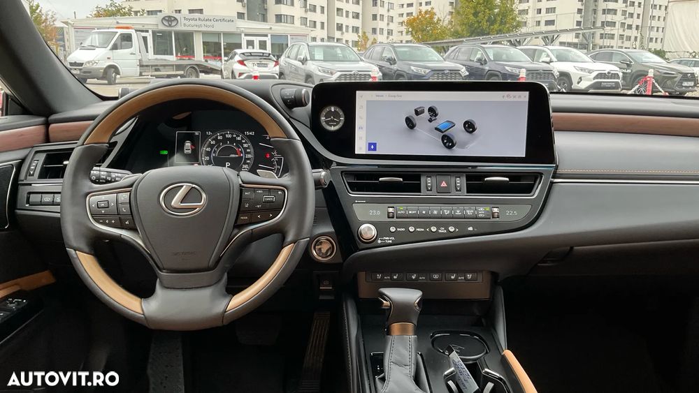 Lexus Seria ES 300h 2.5 TNGA HV 25H- 4X2 CVT Luxury - 16