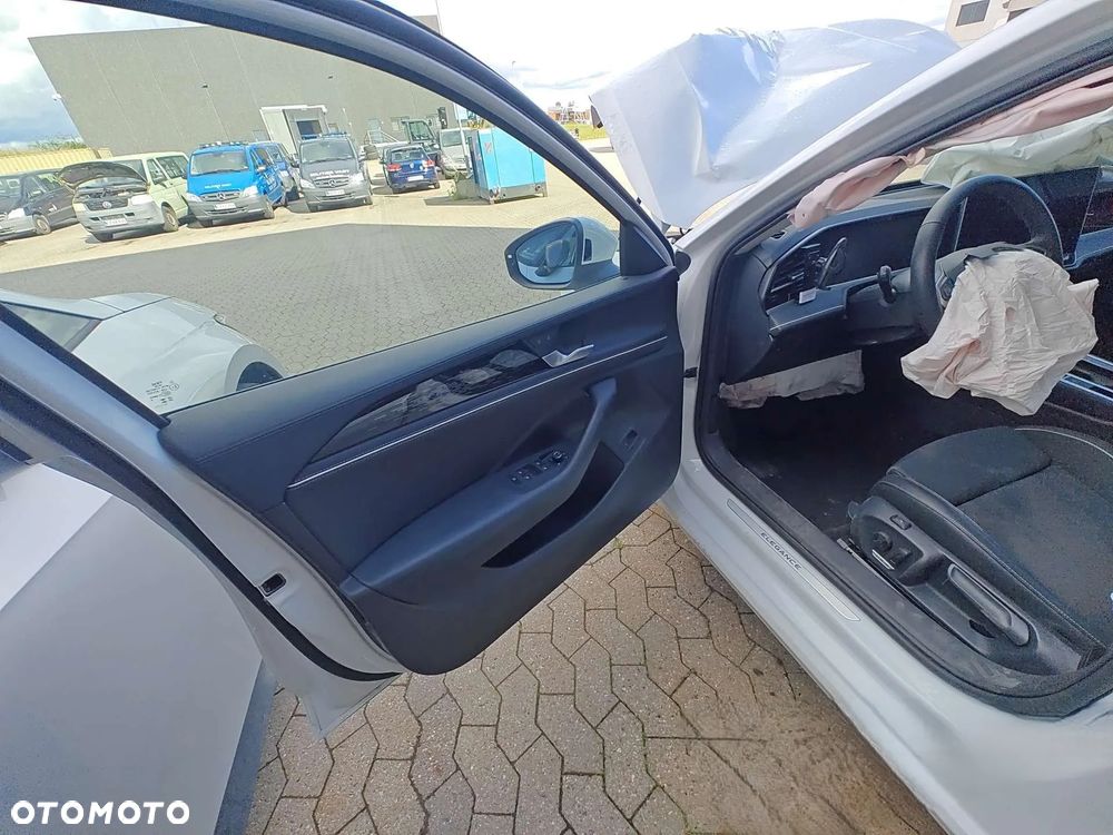 Volkswagen Passat 2.0 TDI SCR DSG 4Motion Elegance - 16