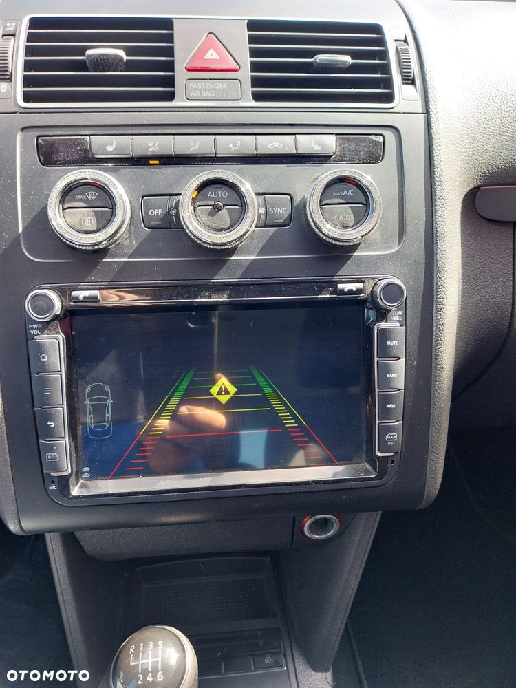 Volkswagen Touran - 19