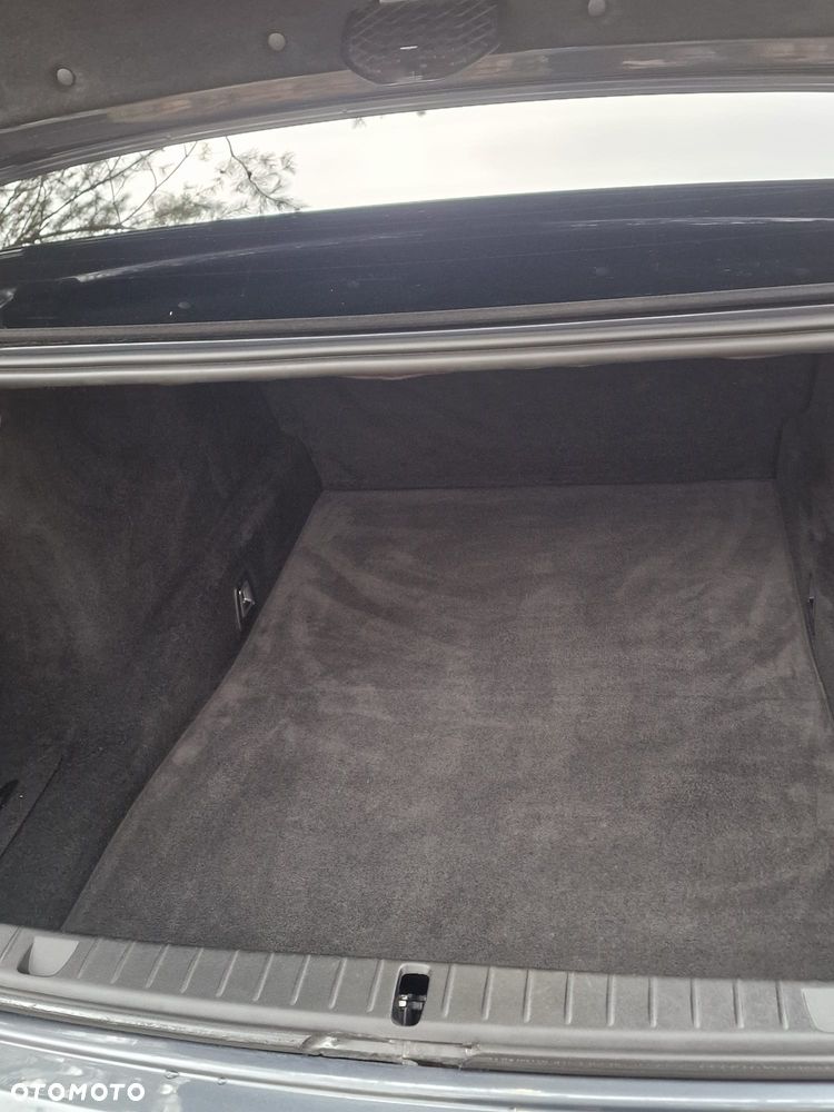 BMW Seria 7 750i - 12