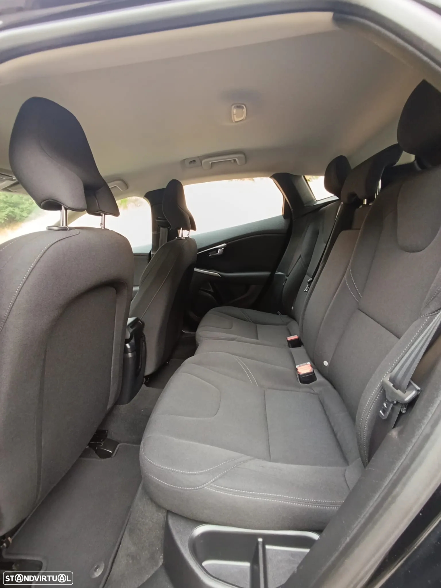 Volvo V40 2.0 D3 Momentum - 25
