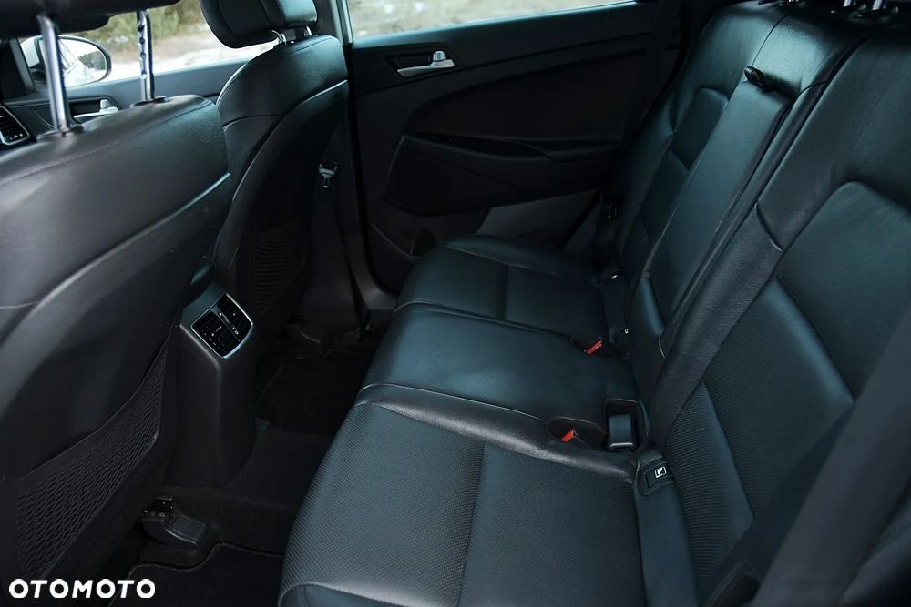 Hyundai Tucson 2.0 CRDI 4WD Automatik Premium - 26