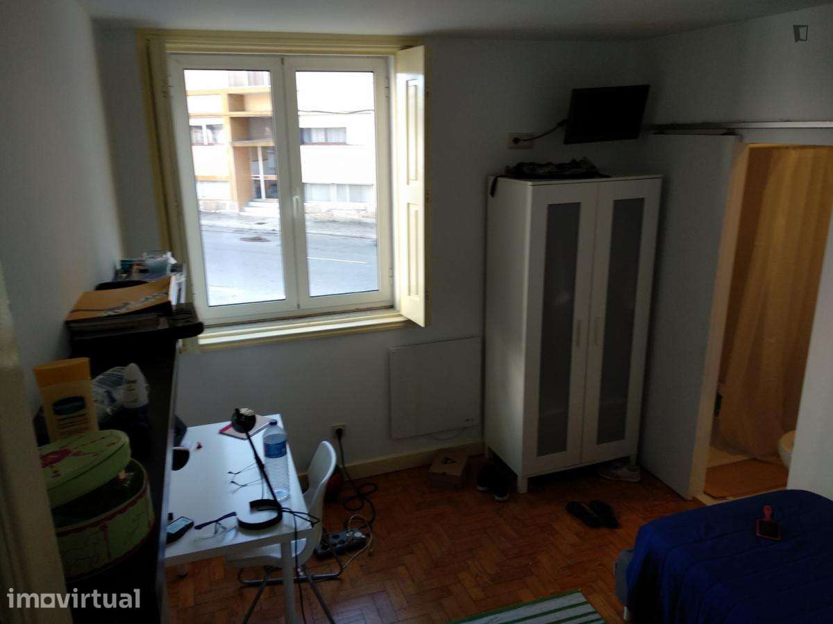 Quarto - localizado em Paranhos Porto - Grande imagem: 2/15