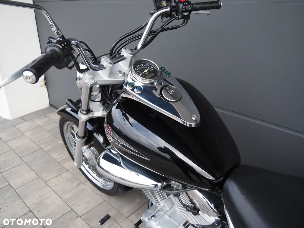 Suzuki Intruder - 7
