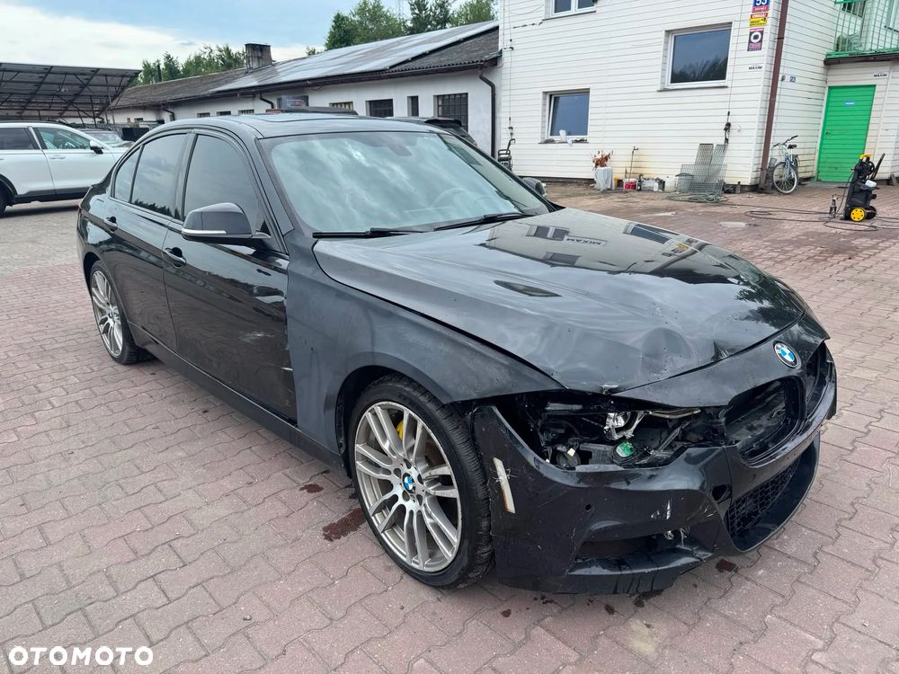 BMW Seria 3 330i xDrive - 4