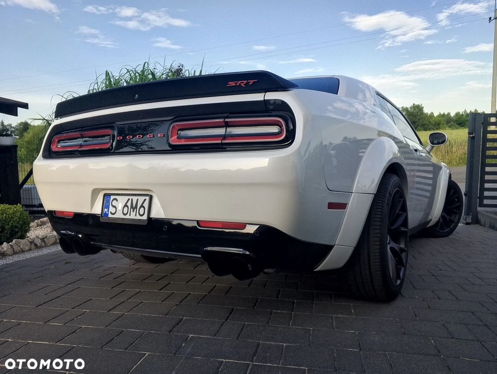 Dodge Challenger - 2