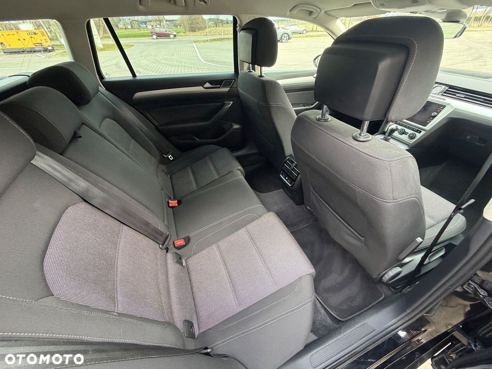 Volkswagen Passat 2.0 TDI SCR DSG Business - 32