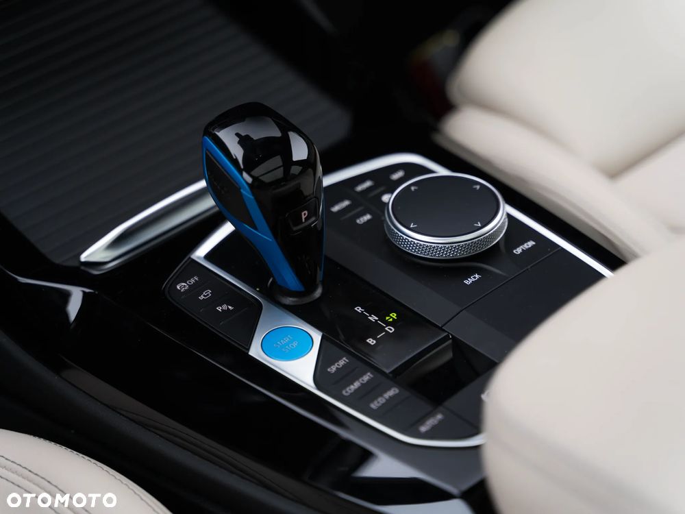 BMW iX3 80kWh Impressive - 28