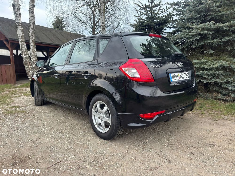 Kia Ceed 1.4 CVVT Dream-Team Edition - 4