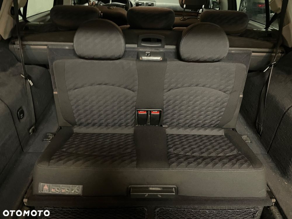 Mercedes-Benz Klasa E 280 CDI T Classic - 32