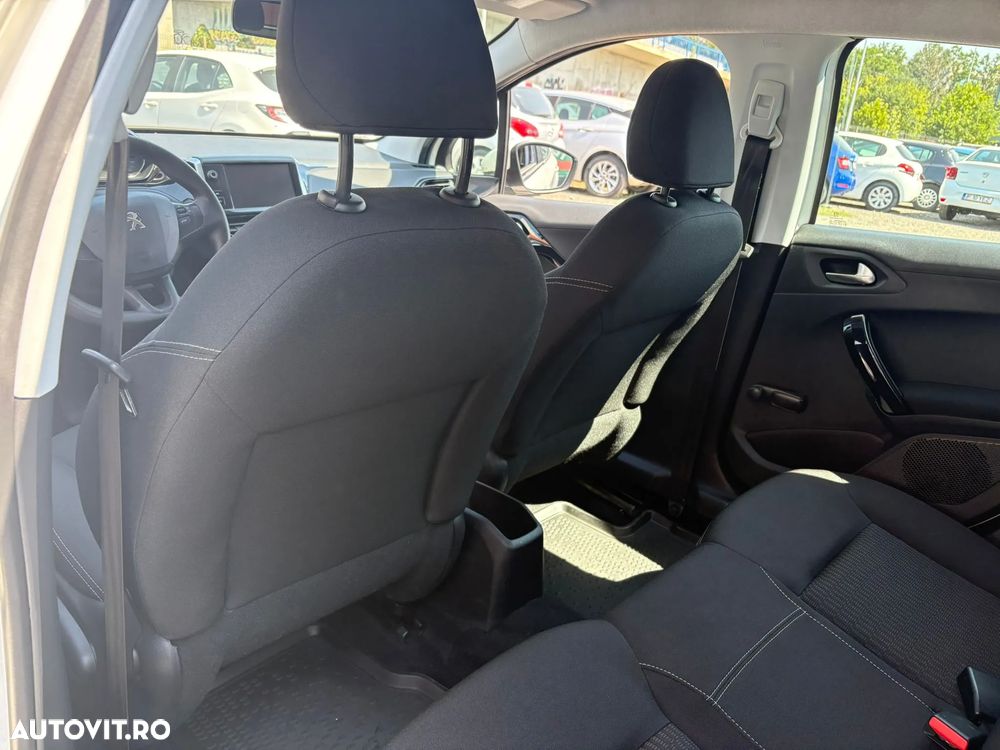Peugeot 208 1.2 L PureTech Active - 9