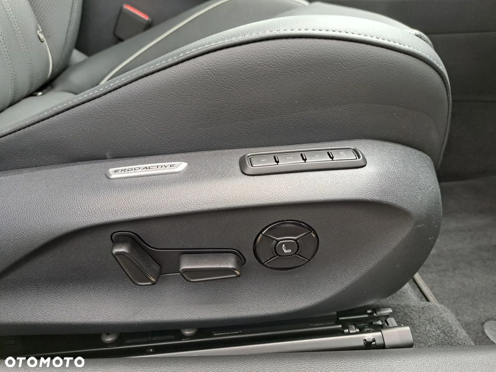 Volkswagen Passat 2.0 TDI SCR Elegance DSG - 20