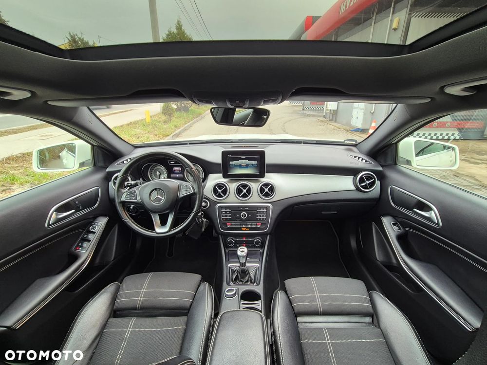 Mercedes-Benz GLA 200 Urban - 32