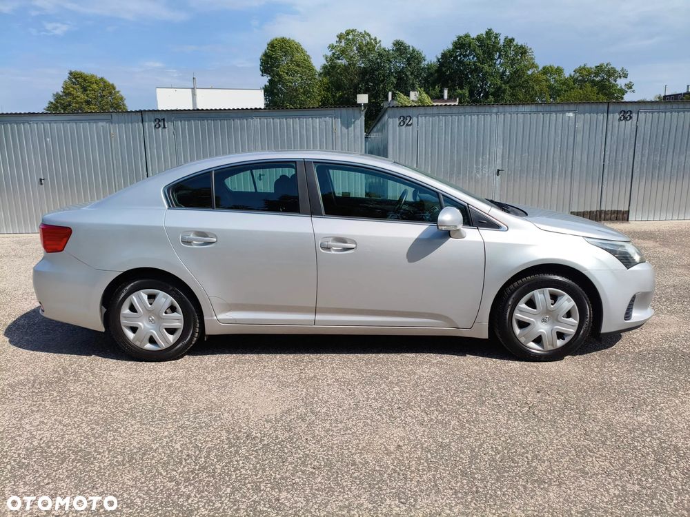 Toyota Avensis 1.8 Active - 13