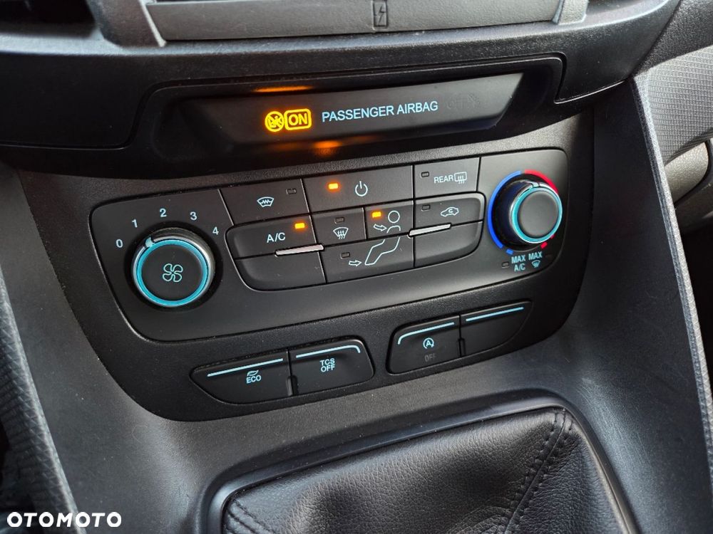 Ford Transit Connect - 13