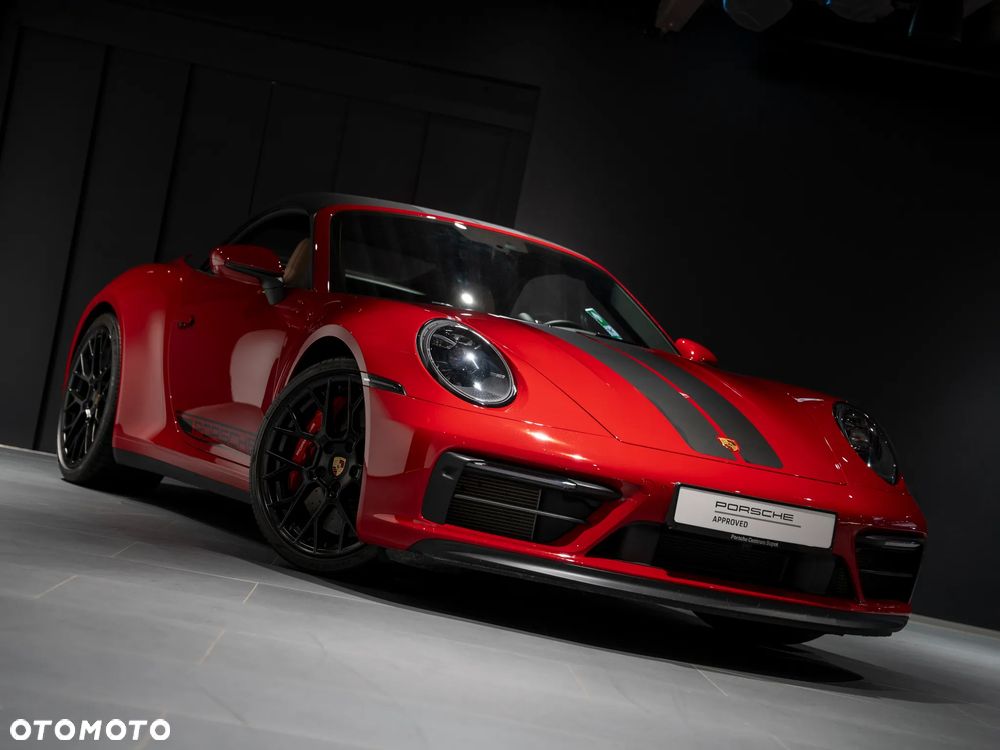 Porsche 911 Carrera 4 GTS - 17