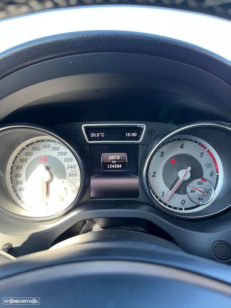 Mercedes-Benz CLA 200 d Shooting Brake - 16