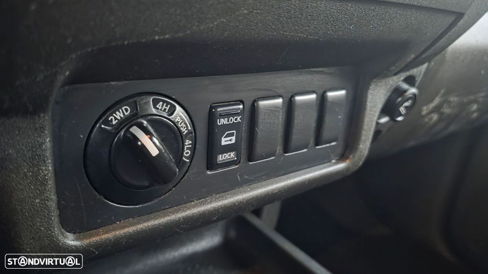 Nissan Navara 2.5 dCi CD SE Comf+C-C. - 23